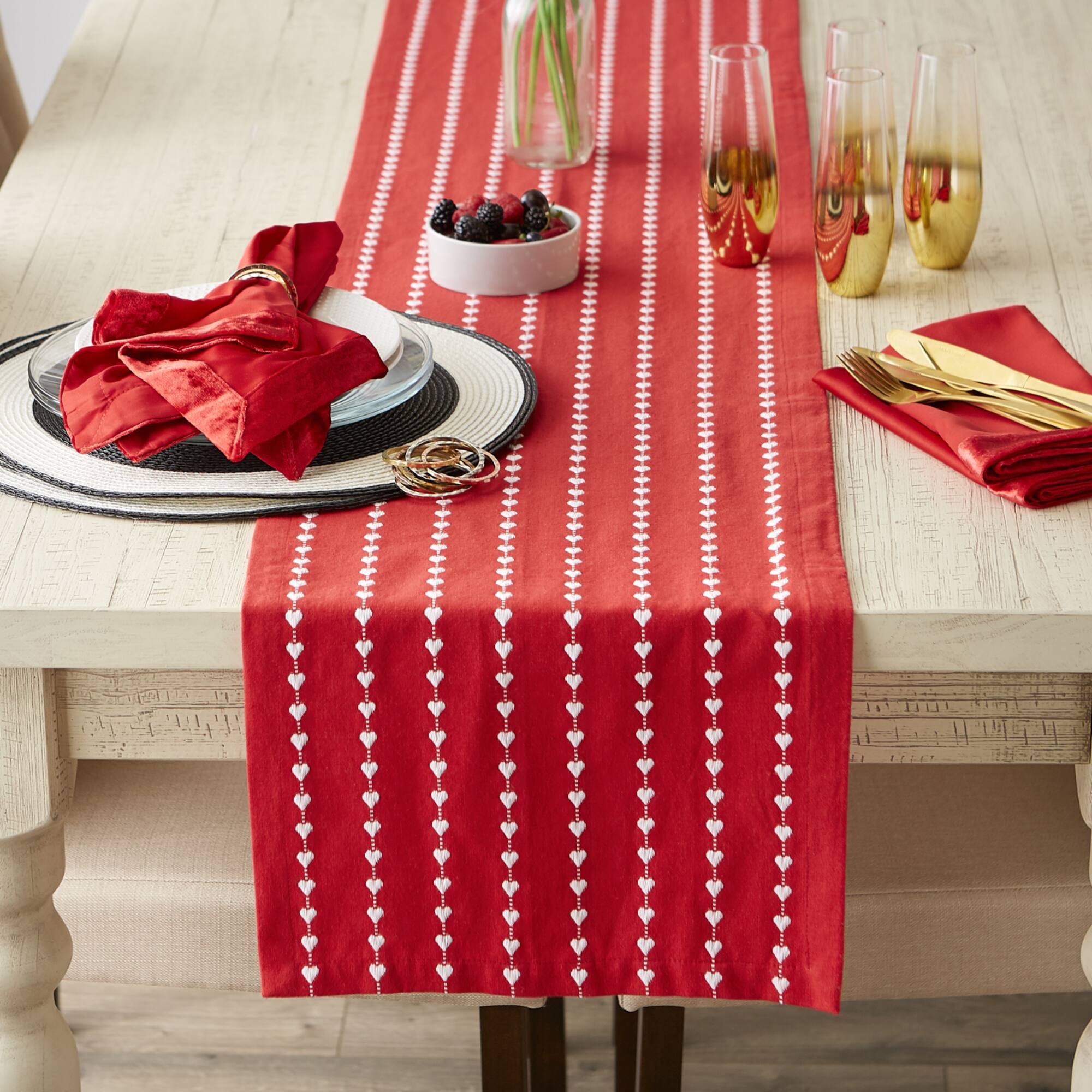 DII® 108" White Hearts Dobby Table Runner
